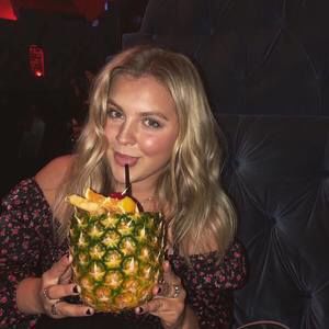 Meet your Posher, Ellia